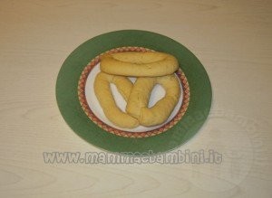 Ricetta e foto delle Ciambelle al vino in ricette 