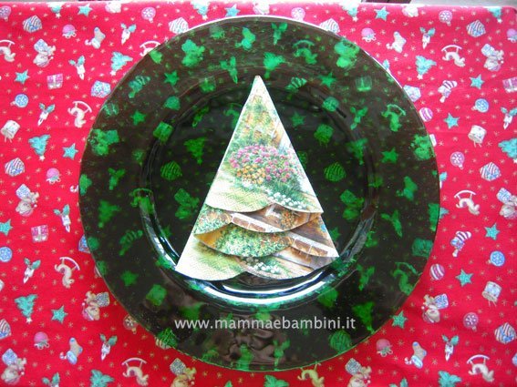 tov-albero-natale-4_12 Piegare tovaglioli per Natale: albero di Natale n.4