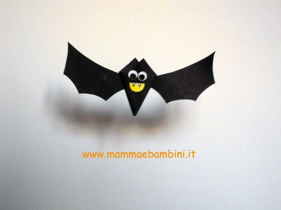 halloween-1 Come realizzare pipistrelli di carta in lavoretti e addobbi halloween
