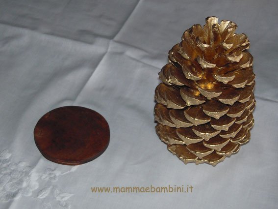 Decorazioni con pigne dorate 5 pigna-dorata-05