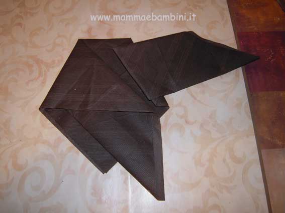 Halloween: tovagliolo piegato a pipistrello 6 tovagliolo-pipistrello-06