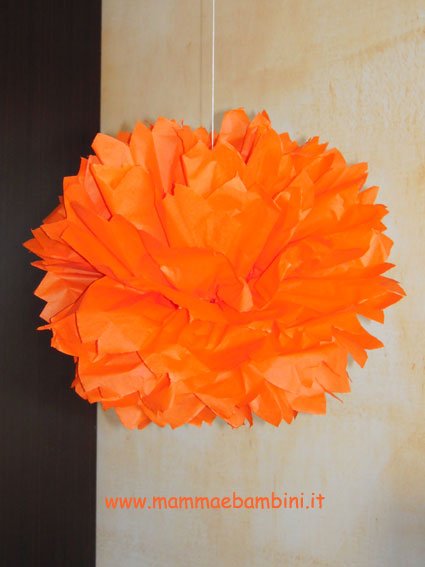 Come fare decorazioni per feste: ponpon – mamma e bambini Come creare festoni di carta