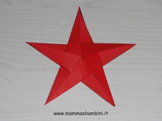 Origami Stella Di Natale Facile.Natale Stella Di Carta Con Rosone Centrale Mamma E Bambini