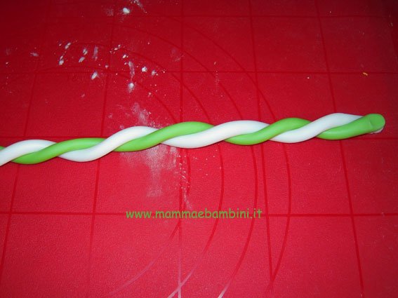 Tutorial caramelle e lecca lecca in pasta di zucchero 14 lecca-lecca-13