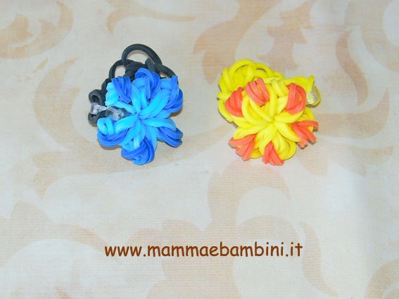 Video anello a forma di fiore con elastici 1 anello-fiore-03