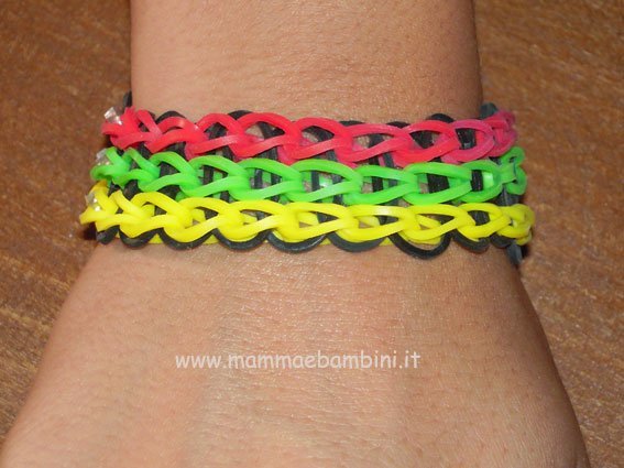 Video braccialetto triplo con elastici 1 bracciale-triplo-04