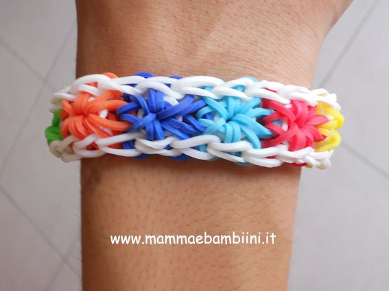 Video realizzare bracciale con fiori (elastici) 3 bracciale-fiori-03