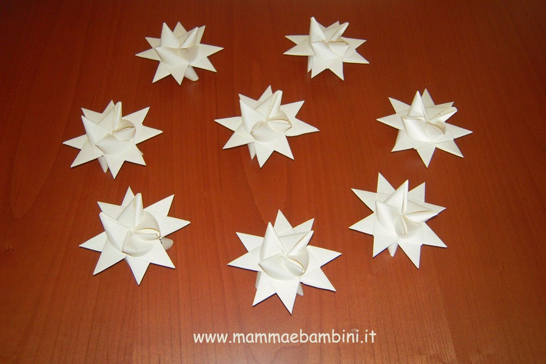 Corona natalizia con stelle di carta 2 corona-german-star-03