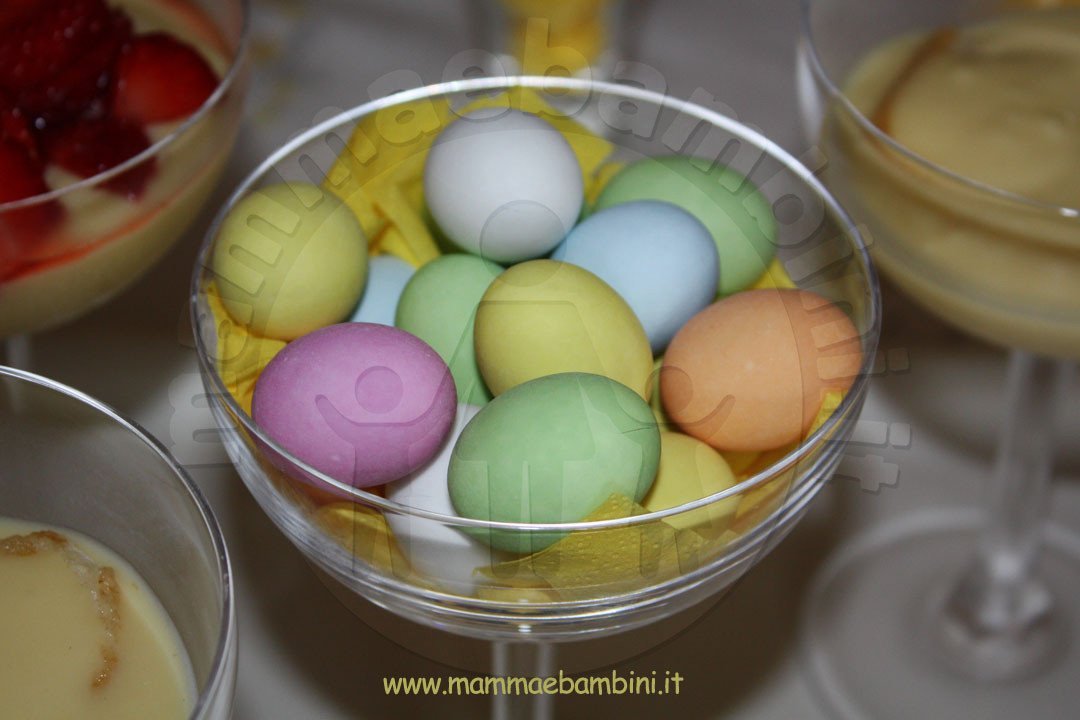 Ornare la tavola con bicchieri e ovetti colorati 2 Pasqua-04