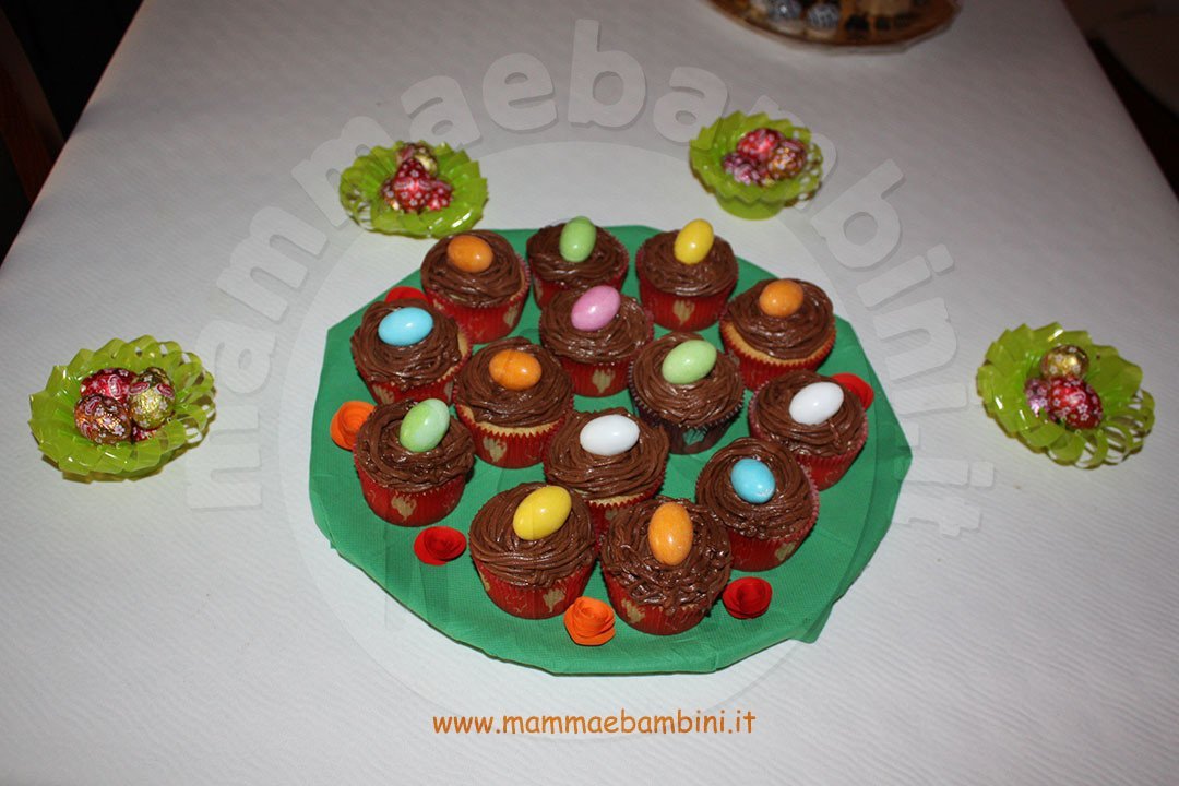 Cupcakes decorati come nidi di uccelli 01