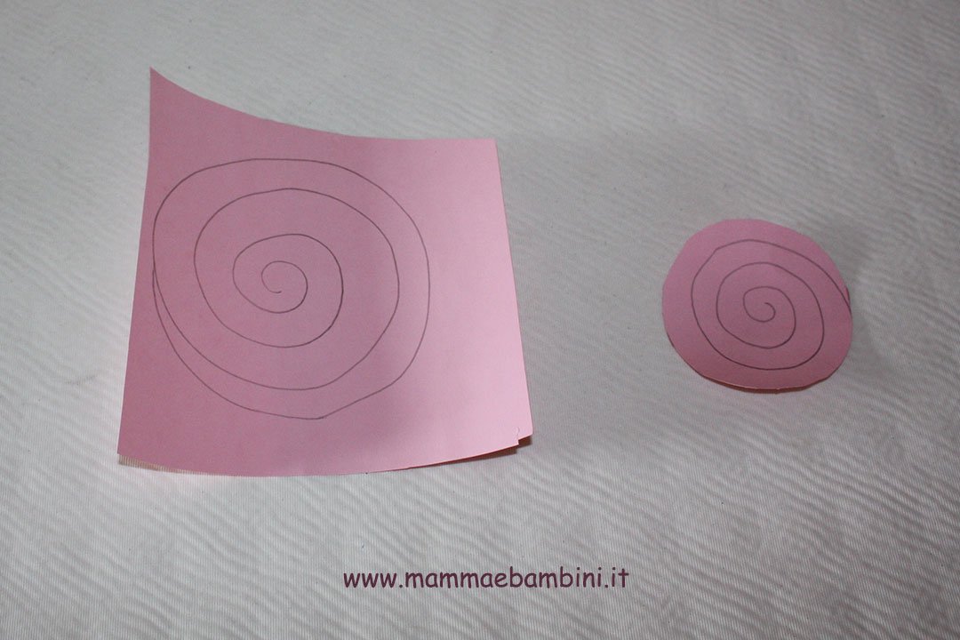 Come creare rose di carta a spirale 04