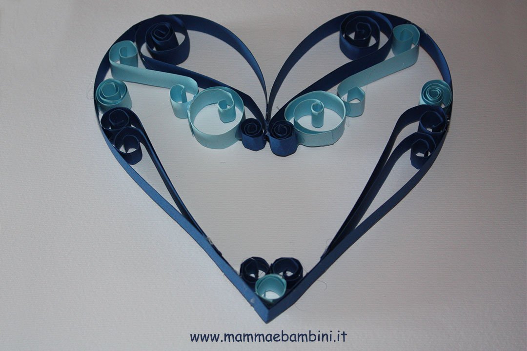 Lavoretto cuore di carta con tecnica quilling 07