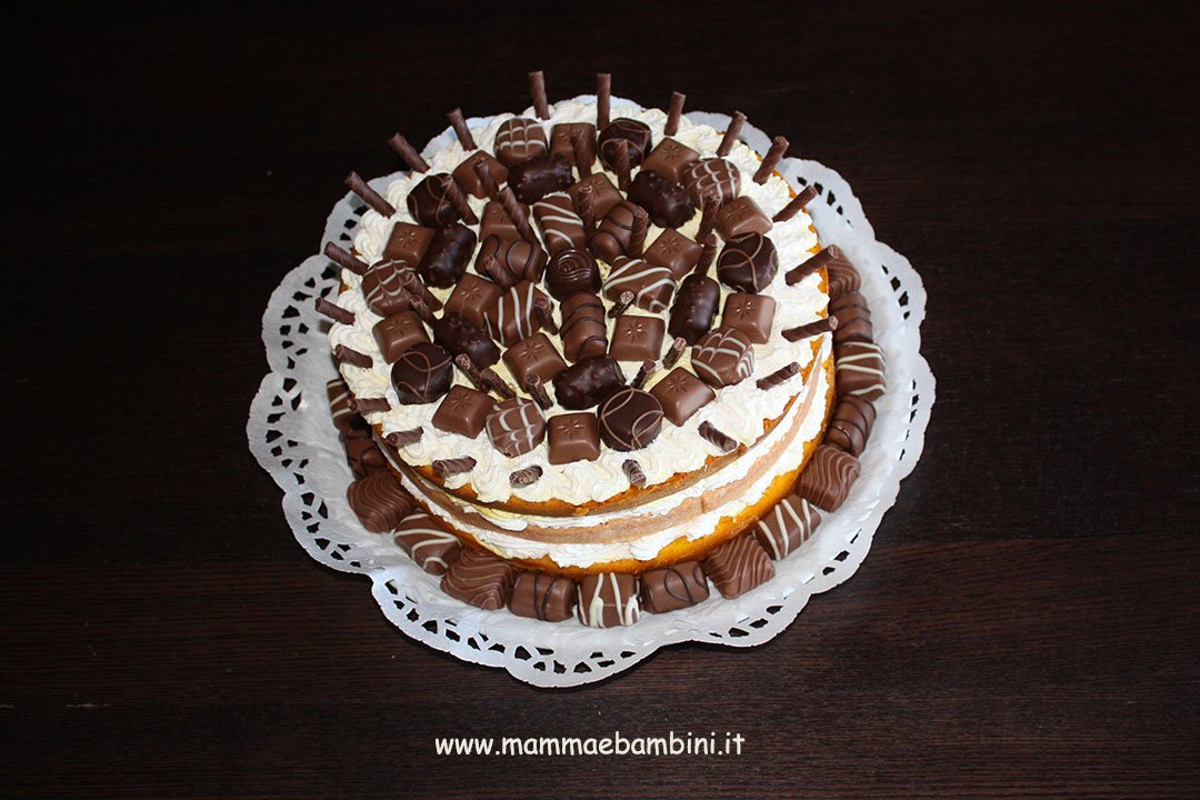 Decorazione torta con cioccolatini