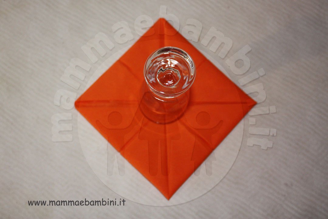 Tutorial come piegare tovagliolo Fiore di Loto 11 Tutorial tovagliolo Fiore di Loto 9