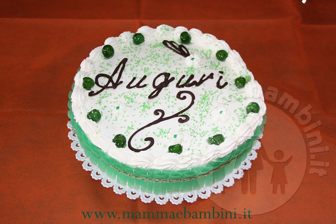 Torta compleanno 18 anni con panna 4 torta compleanno tonda