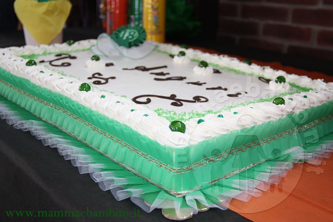 Torta compleanno 18 anni con panna 6 Torta compleanno 18 anni alla panna 06