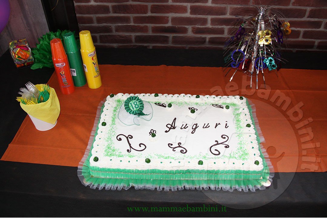 Torta compleanno 18 anni con panna 10 Torta compleanno 18 anni alla panna 10