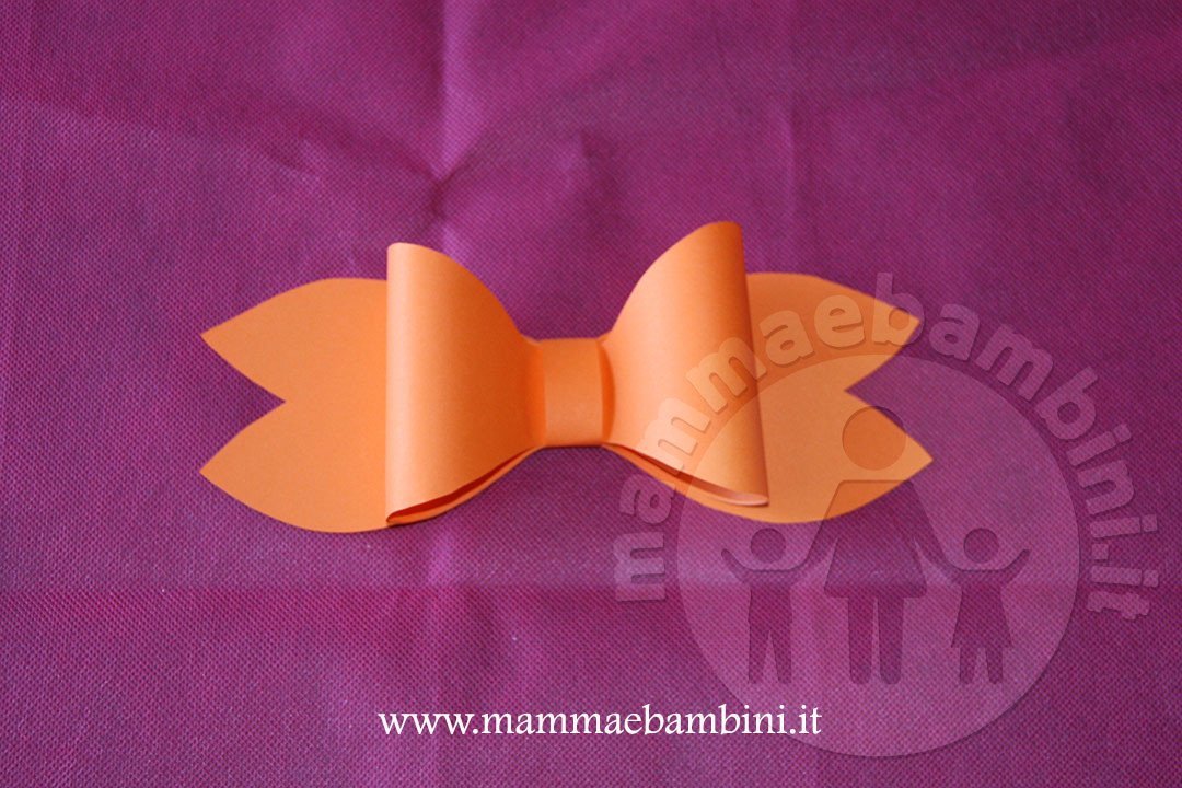 Tutorial fiocco di carta facile 9 fiocco di carta arancione 00