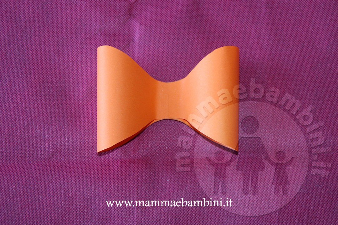 Tutorial fiocco di carta facile 6 fiocco di carta arancione 03