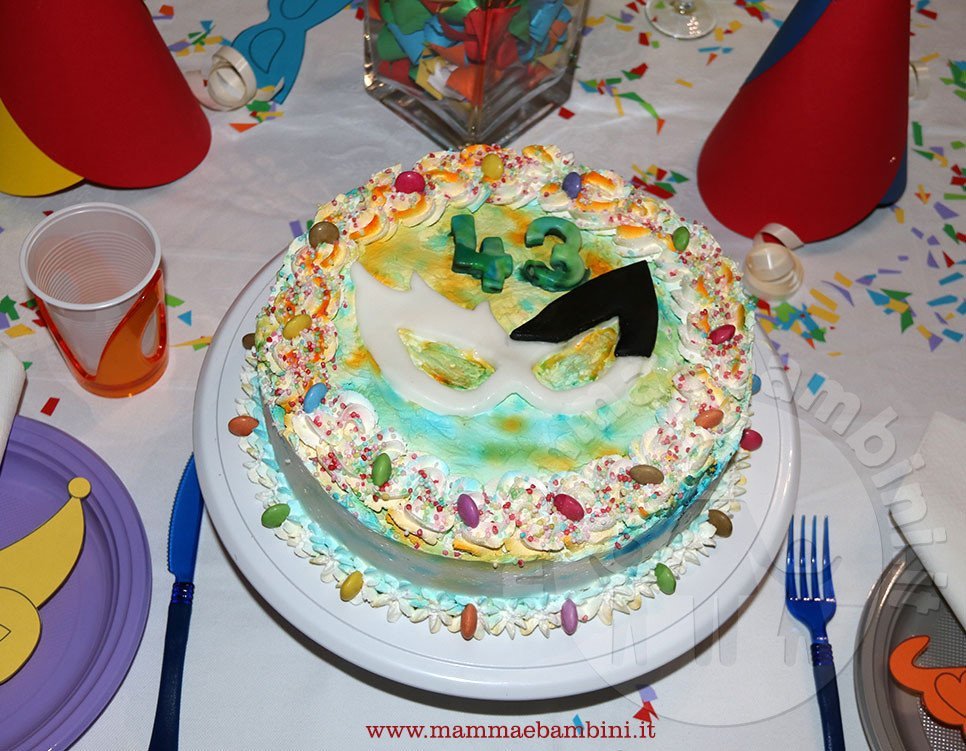 Torta colorata per Carnevale 1 http://www.mammaebambini.it/festivita/festa-carnevale/carnevale-una/