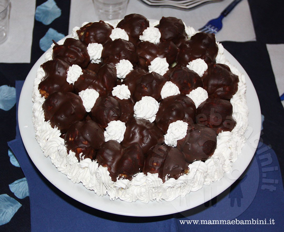 Come preparare una torta con i bignè 3 torta con bigne 03