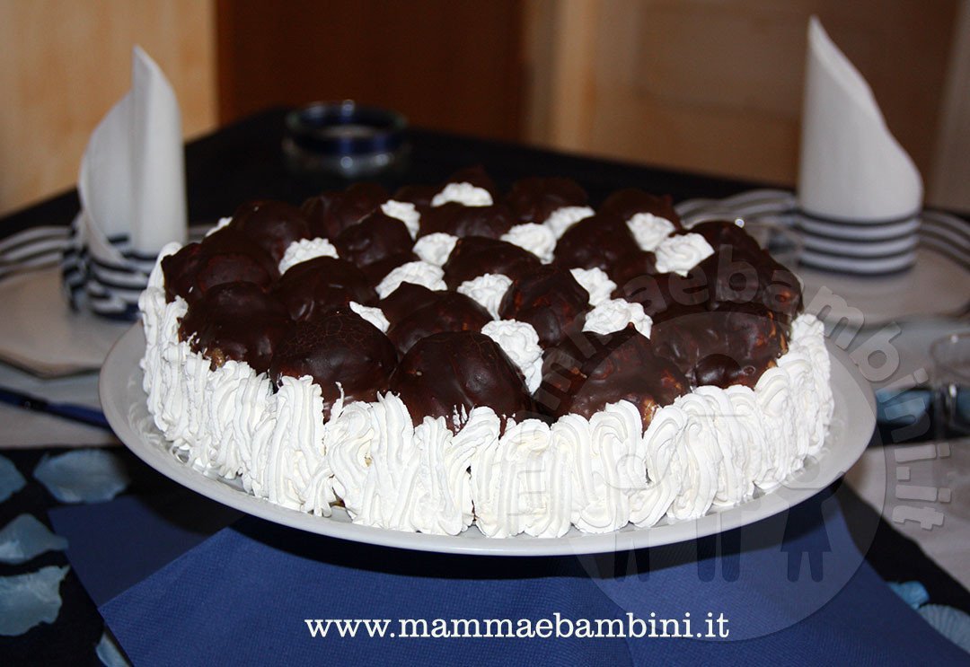 Come preparare una torta con i bignè 2 torta con bigne 04