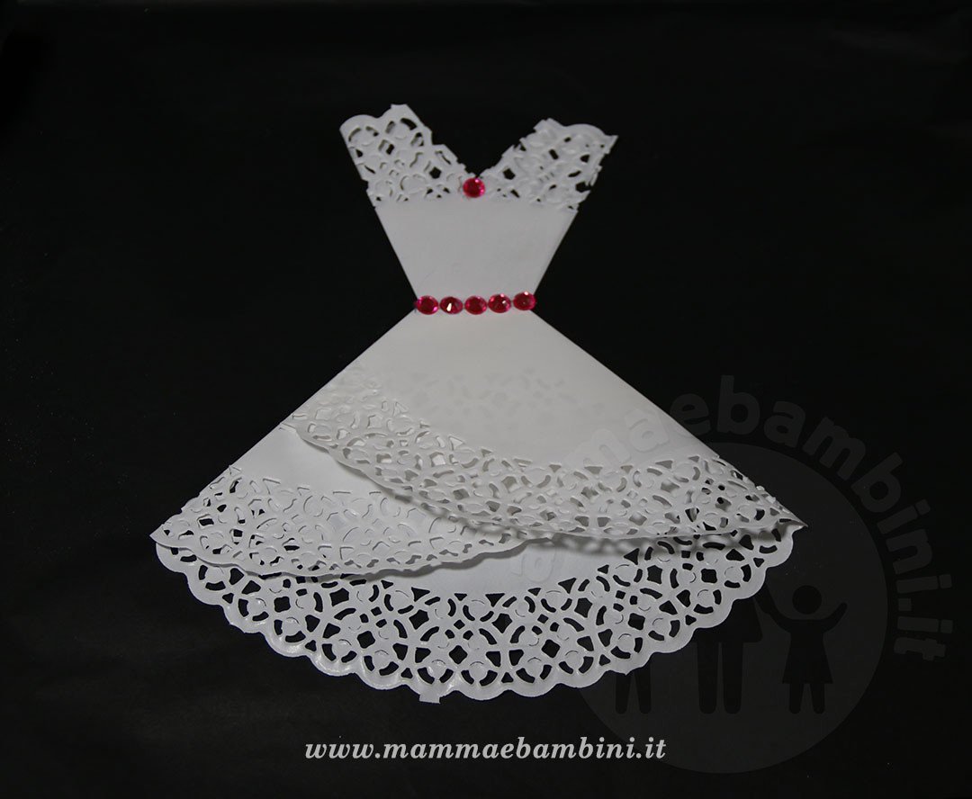 Realizzare abito donna con centrini di carta 2 vestito donna con centrotavola 00