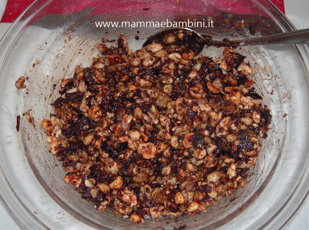 Ricetta strudel di frutta secca 2 dolce natalizio torciglione 05