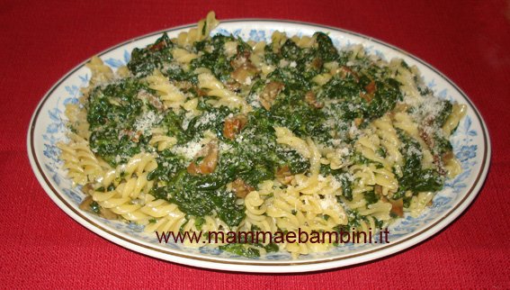 fusilli spinaci e funghi