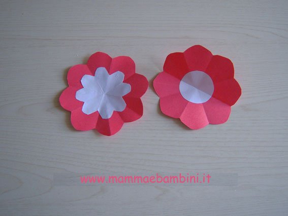 Come realizzare un fiore con la carta velocemente 13 fiore-otto-punte