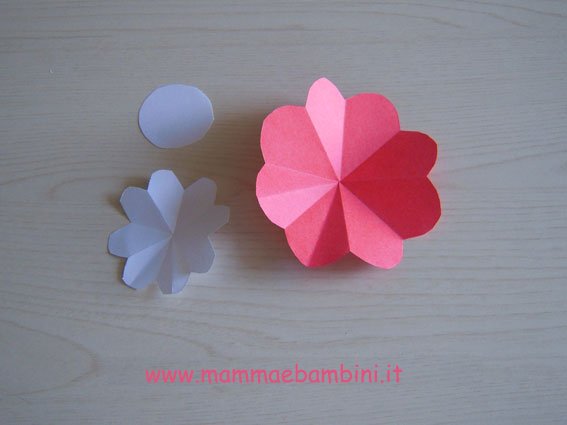 Come realizzare un fiore con la carta velocemente 12 fiore-otto-punte-bis