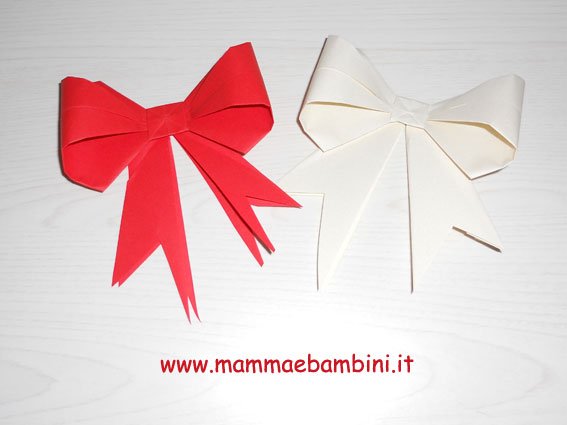 Realizzare un fiocco di carta con l'origami