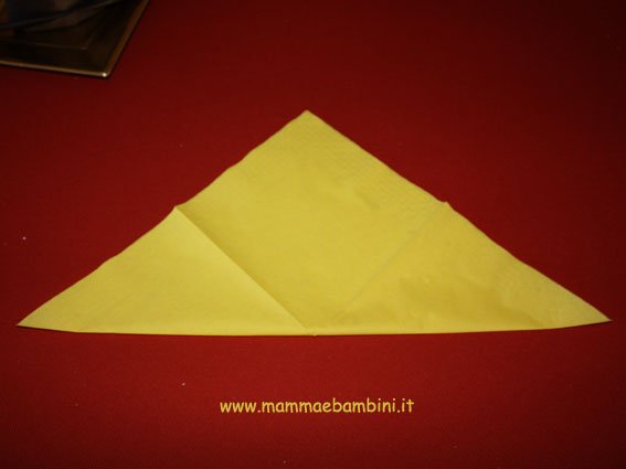 Come piegare un tovagliolo a cappello da strega 5 cappello-strega-04