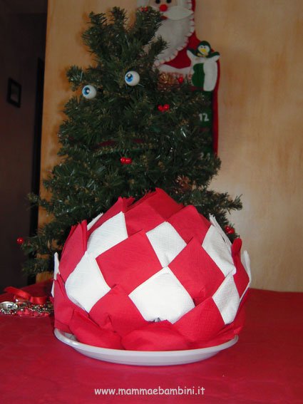 Centrotavola per Natale con i tovaglioli 1 Centrotavola per Natale con i tovaglioli