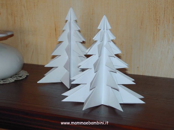 Come realizzare decorazioni di carta per Natale