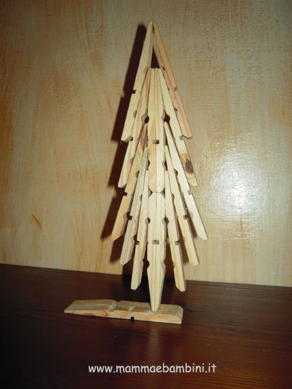 Lavoretto Con Mollette Di Legno Albero Di Natale Mamma E Bambini