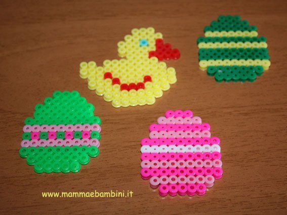 Lavoretti per Pasqua con perline da stirare 2 uovo-perline_10