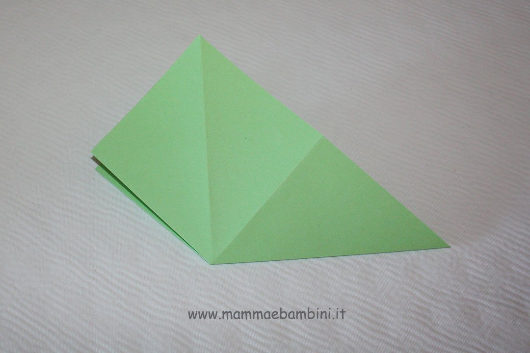Come fare cestini di carta per Pasqua 5 cestino-stella-03