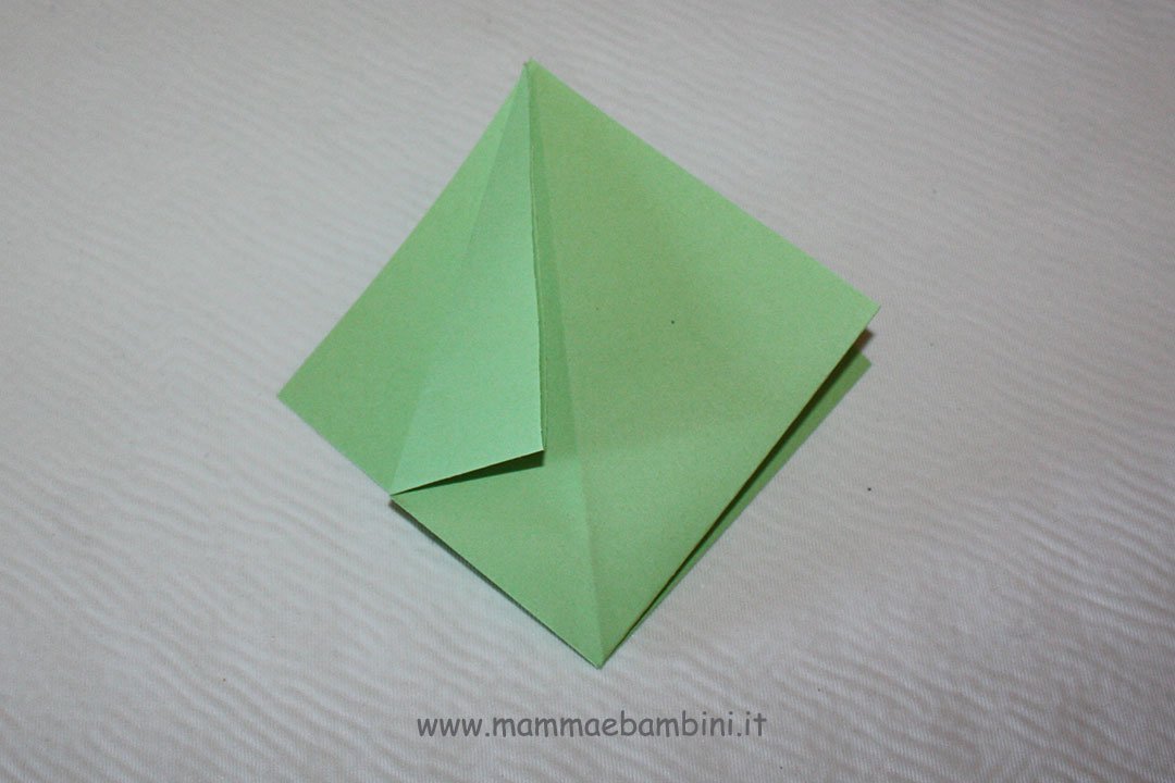 Come fare cestini di carta per Pasqua 7 cestino-stella-05