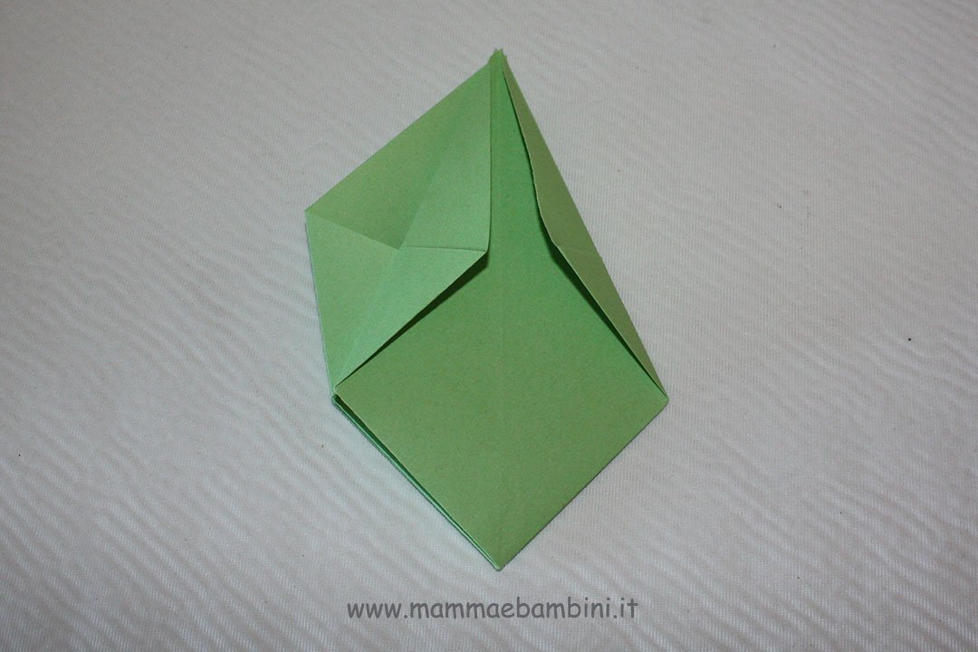 Come fare cestini di carta per Pasqua 12 cestino-stella-10