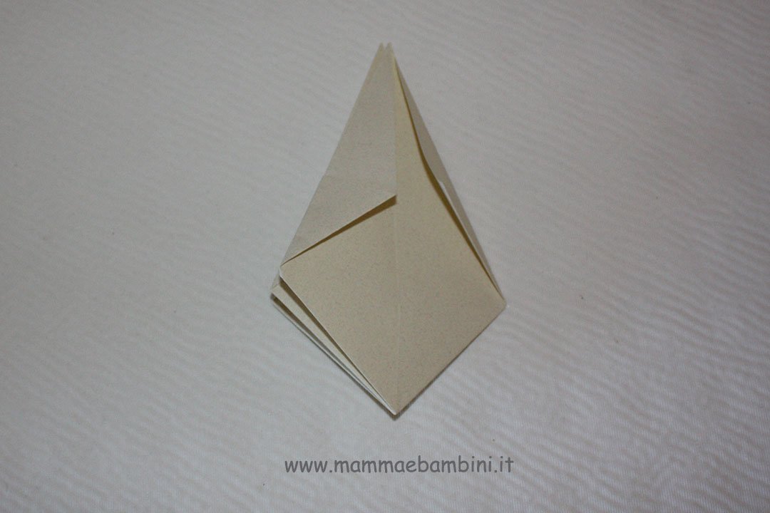 Come fare cestini di carta per Pasqua 13 cestino-stella-11