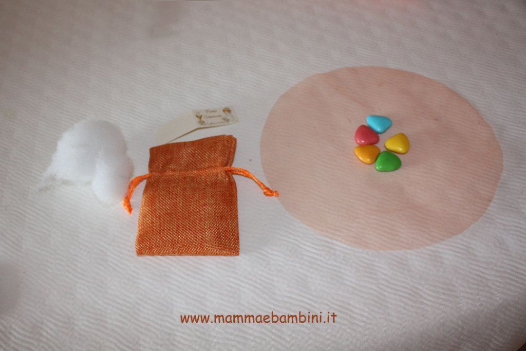 Come confezionare sacchetti portaconfetti Mamma e Bambini
