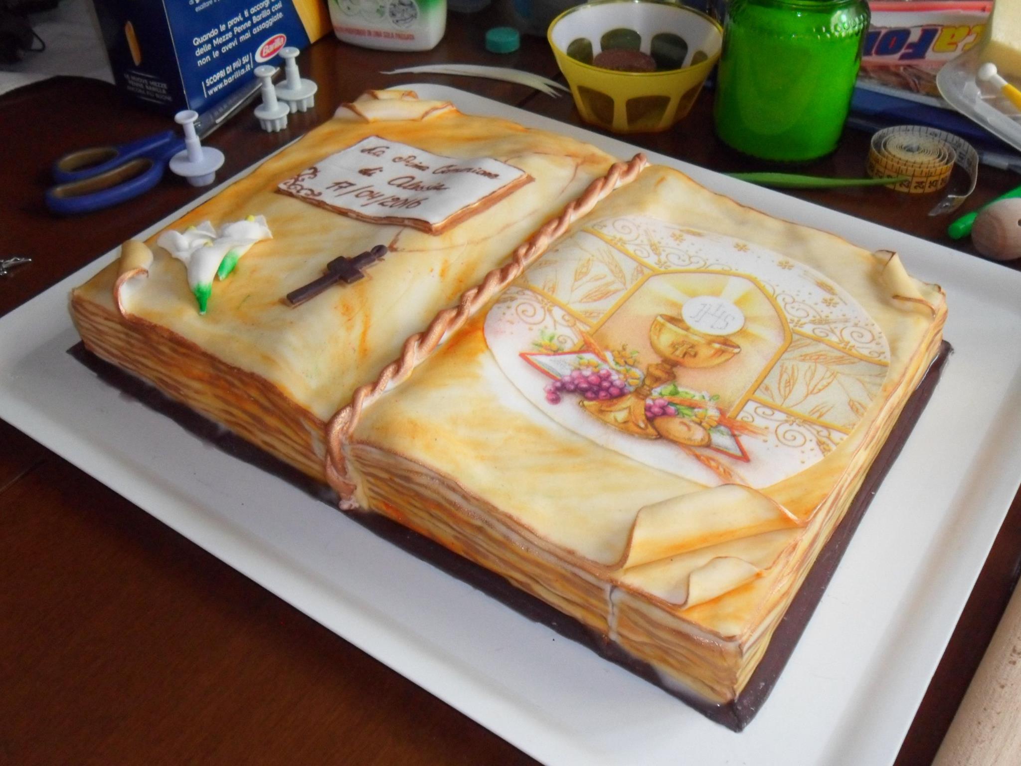 Torta A Forma Di Libro Per Prima Comunione