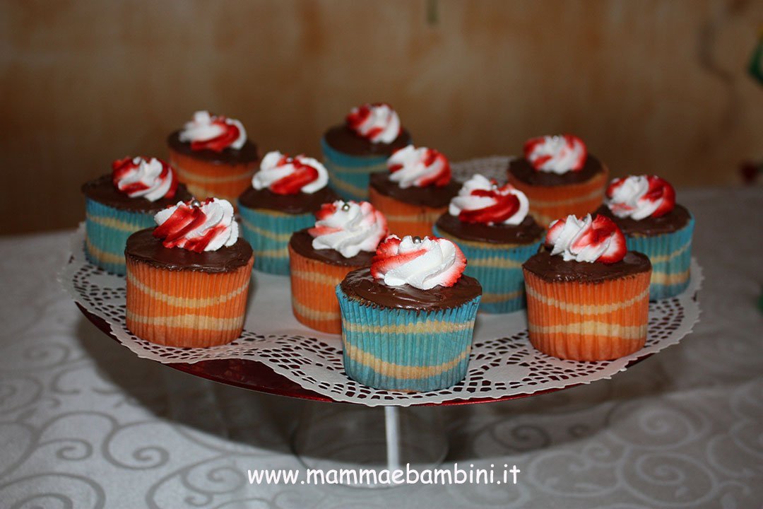 Decorare cupcakes con nutella e panna 01