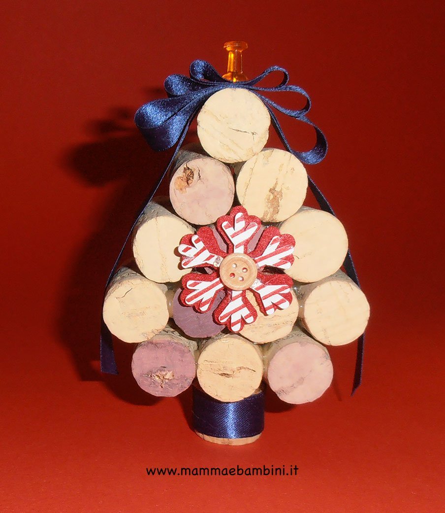 Lavoretti Di Natale Tappi Sughero.Albero Di Natale Con Tappi Di Sughero Mamma E Bambini