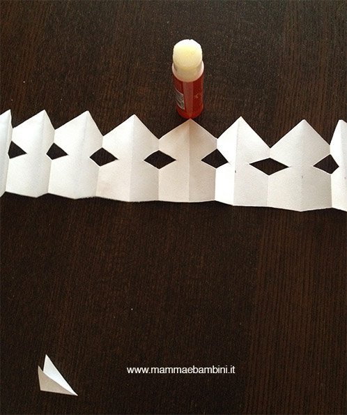 Realizzare festone con stelle di Natale 15 stella-natale-festone11