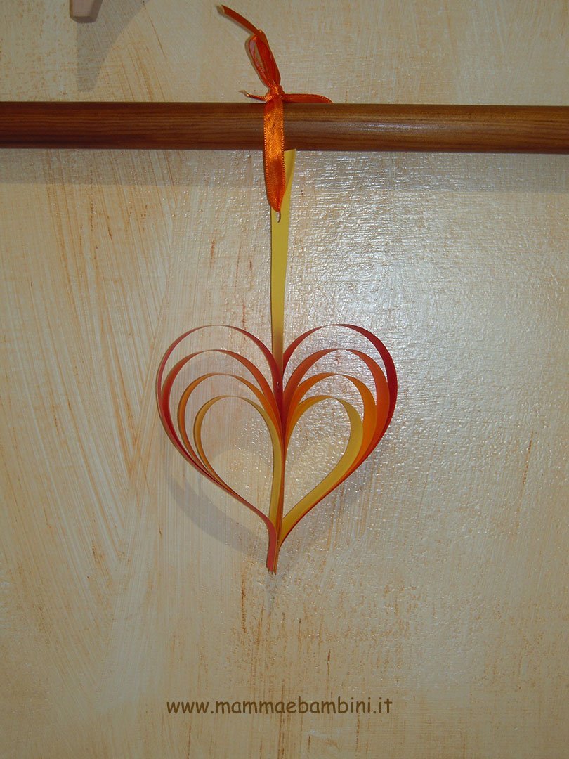 Realizzare cuore di carta da appendere 6 Realizzare cuore di carta da appendere foto 1