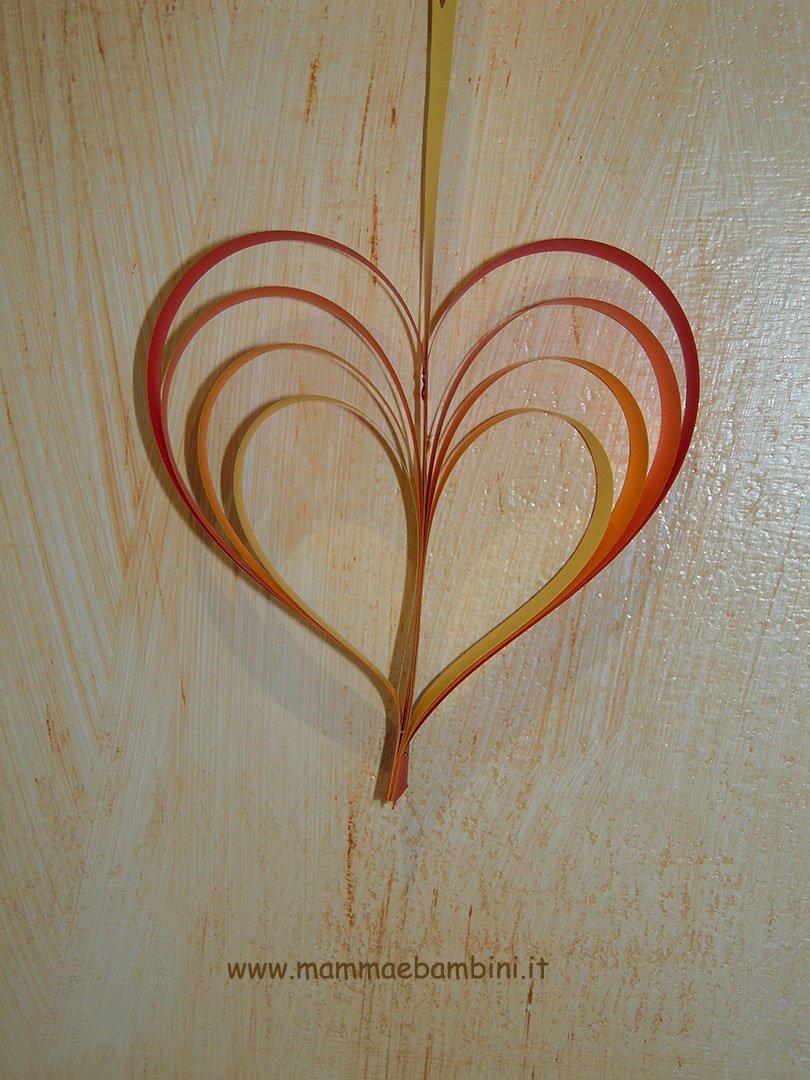 Realizzare cuore di carta da appendere 7 cuore 06