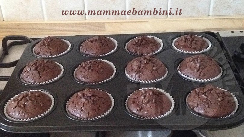 Ricetta muffins al cioccolato 2 muffins cioccolato 04