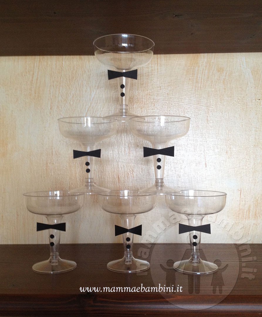 Decorare bicchieri a calice per Capodanno